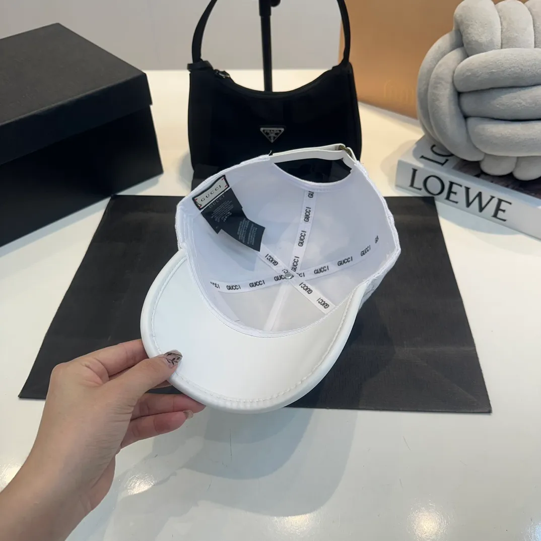 P60 GUCCI Gucci Baseball Cap👒Official website new product Gucci🧢original quality is very popular. The craftsmanship is very exquisite, high-end and classy! Low-key luxury, easy to carry! Running volume