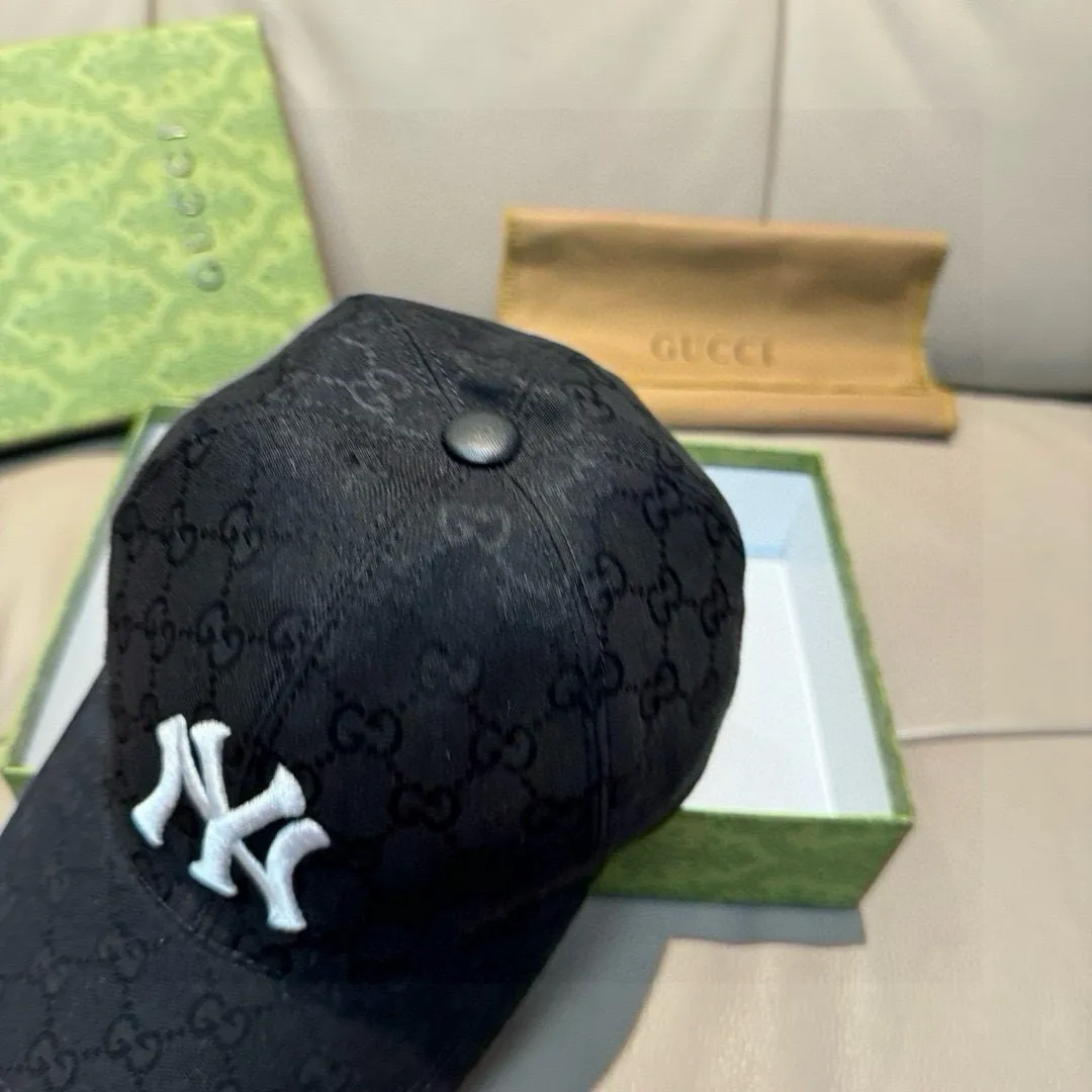 P90 hot-selling full-color NY&Gucci (Gucci) cooperation baseball cap, the latest model at the counter, NY embroidery, 1:1 mold customization, original breathable sail fabric + first-layer cowhide, perfect details, original quality, exclusive physical shooting, suitable for men and women.  , four colors are in stock at the counter!