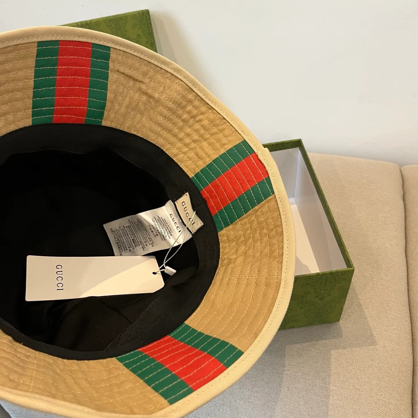 P70 Gucci baseball cap♥️GUCCI🧢New product from the official website, baseball cap, original quality, very popular 🔥🎩 The craftsmanship is very exquisite, high-end and classy! Low-key luxury, easy to carry! Running volume!