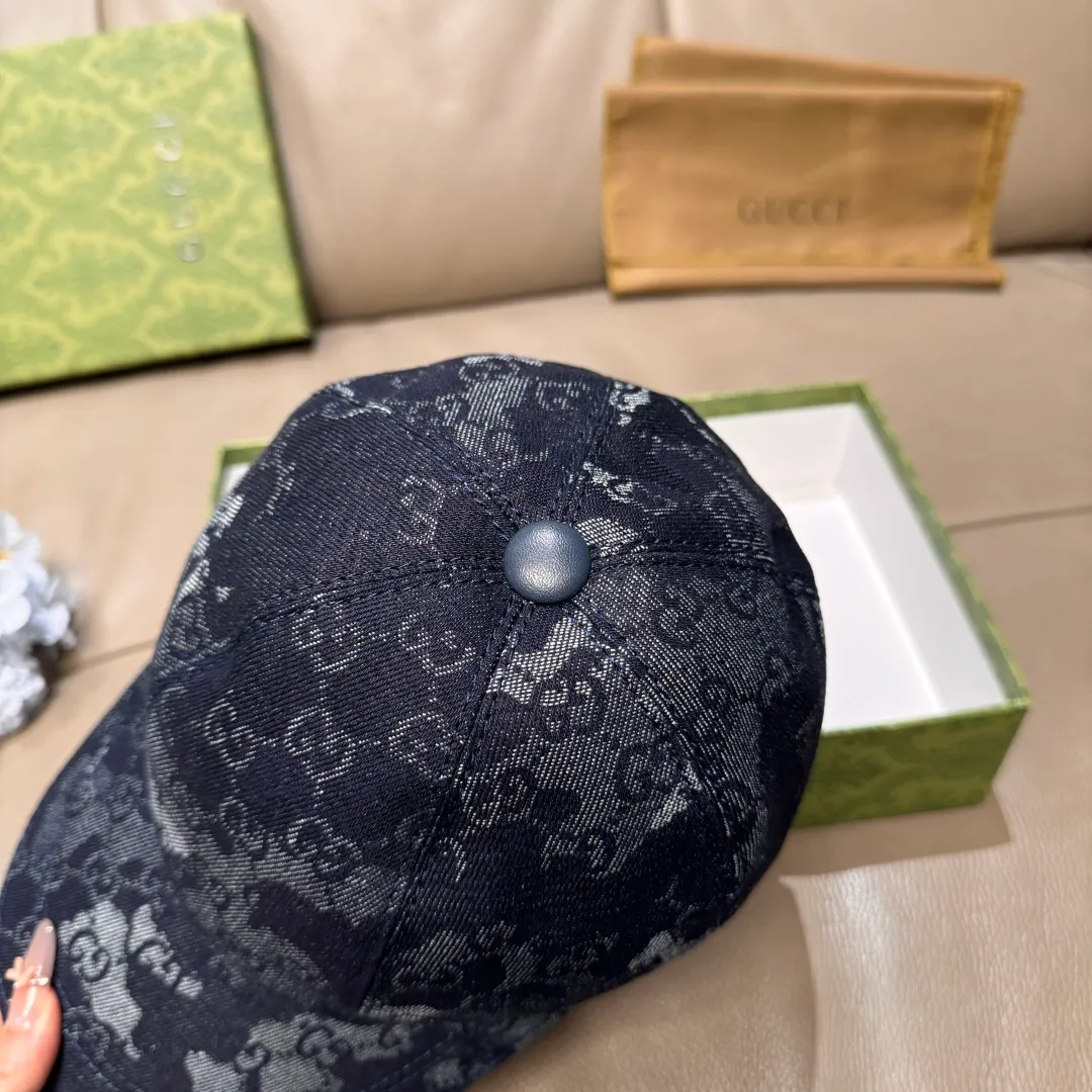 p90., Gucci (Gucci) new original baseball cap, GG denim baseball cap, the latest model at the counter, 1:1 mold customization, genuine mold hardware, original canvas fabric + first-layer cowhide, original quality! The quality is great, the basic head circumference is 56cm, and the patch is adjustable.