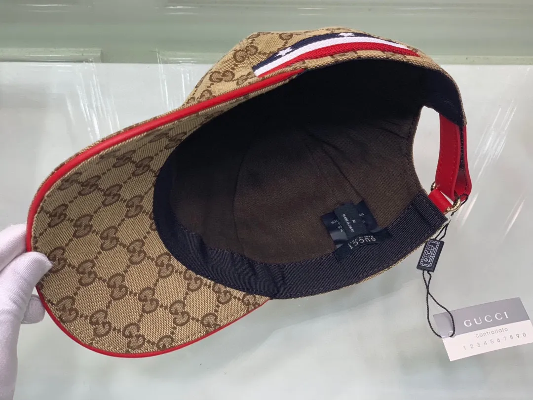 🉐️90 Comes with box bag, Gucci (Gucci) classic original baseball cap, five-star webbing, 1:1 mold customization, original canvas fabric + first-layer cowhide, popular purchasing agent, versatile style for men and women, great quality! The basic head circumference is 56cm, and the patch is adjustable.