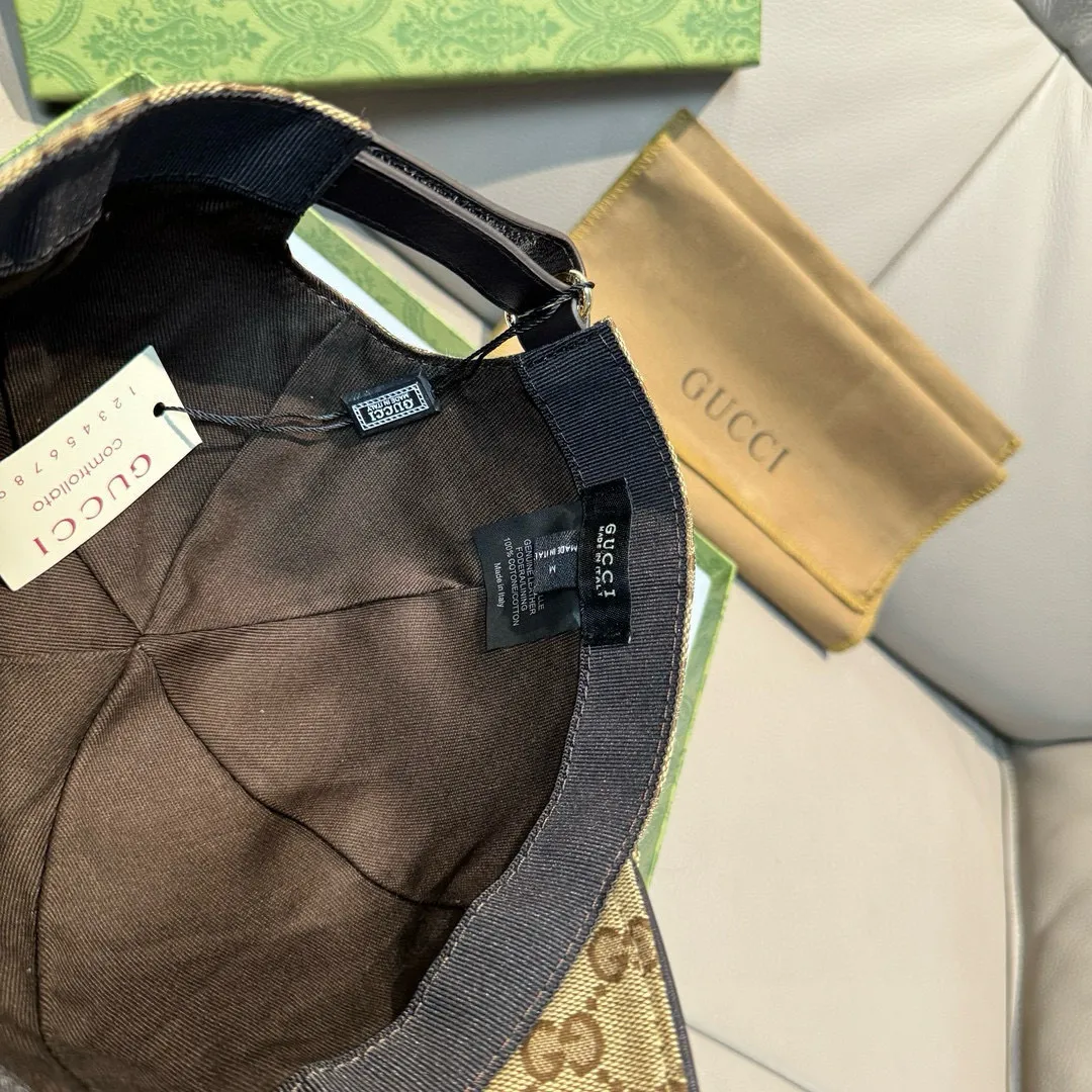 p90 ten thousand year classic model shipped!   , Gucci (Gucci) classic original baseball cap, bee webbing, 1:1 mold opening and customization at the counter, the highest version, original canvas + first-layer cowhide, pure cotton lining, light and breathable! Photographed in real life, suitable for men and women in all seasons, basic head circumference 56cm, adjustable patches.