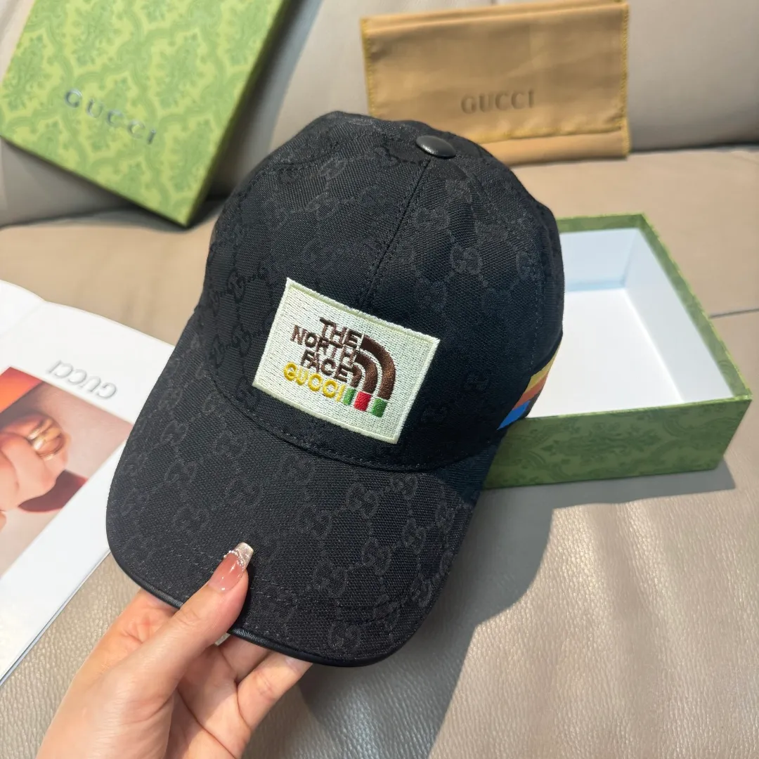 P90, Gucci's new original baseball cap, North Face embroidery! Counter 1:1, imported canvas + first-layer cowhide, popular for purchasing, versatile style for men and women, great quality! The basic head circumference is 56cm, and the patch is adjustable.