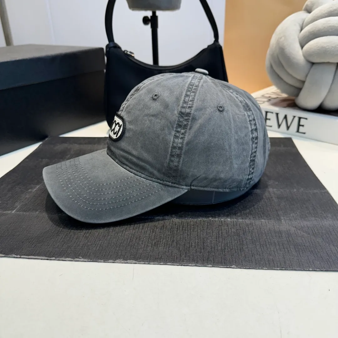 P60 Gucci Baseball Cap GUCCI official website new product, baseball cap, original quality is very popular. The craftsmanship is very exquisite, high-end and classy! Low-key luxury, easy to carry! Running volume!