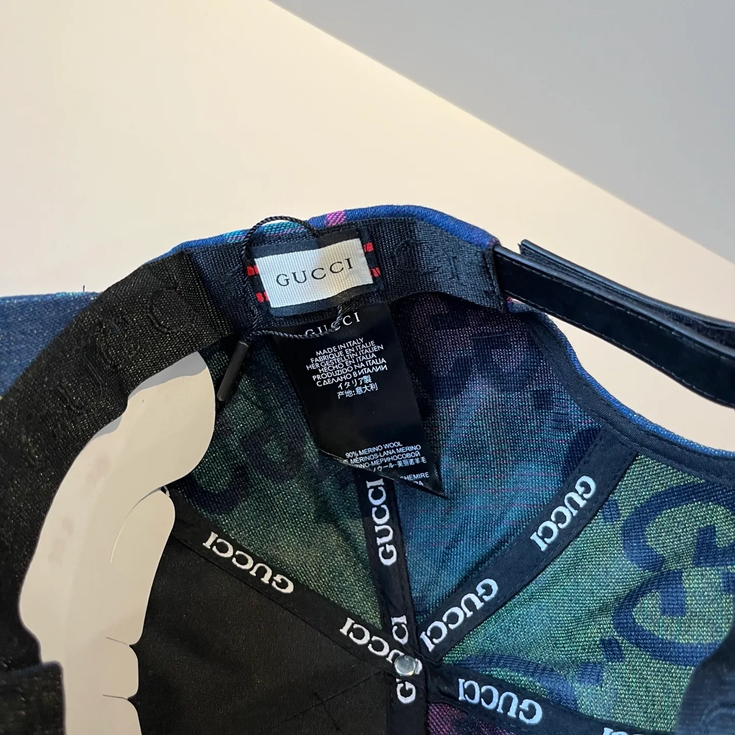 P60 Gucci Baseball Cap♥️GUCCI🧢New product from the official website, baseball cap, original quality, very popular 🔥🎩 The craftsmanship is very exquisite, high-end and classy! Low-key luxury, easy to carry! Running volume!