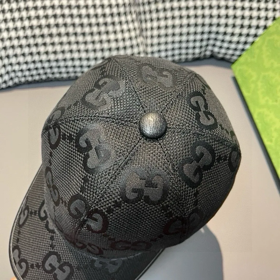 Batch 90 Gucci new original baseball cap, large double G, 1:1 mold customization at the counter, perfect pattern, original canvas fabric + first layer of cowhide, light and breathable! The basic head circumference is 56cm, and the patch is adjustable.