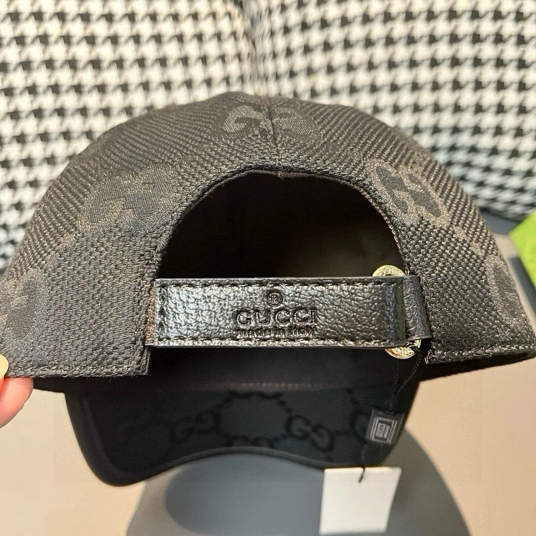 Batch 90 Gucci new original baseball cap, large double G, 1:1 mold customization at the counter, perfect pattern, original canvas fabric + first layer of cowhide, light and breathable! The basic head circumference is 56cm, and the patch is adjustable.