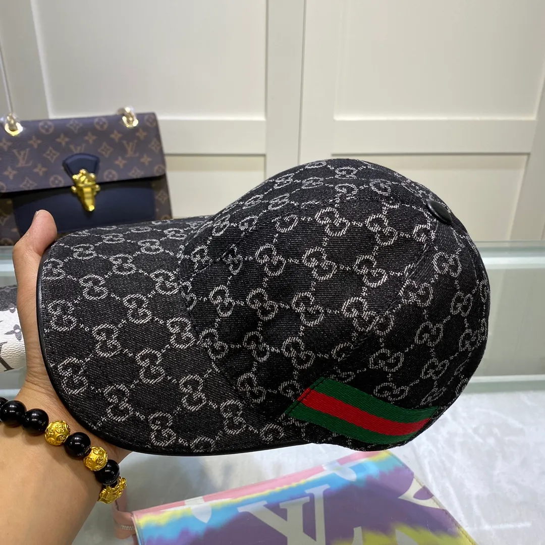 p90 with dust bag. Original baseball cap of the same style as GUCCI celebrity. Now on sale on the official website. The unit price is 5800. High-end custom-made. 🧢😱 meticulous workmanship. Complete. 👈 Full of personality, fashionable and versatile. 😘Buy it and you will earn money. [Smirk] Low-key luxury. 😘Versatile style. [Lip] Dear, hurry up and get it. [Wit] You deserve it!