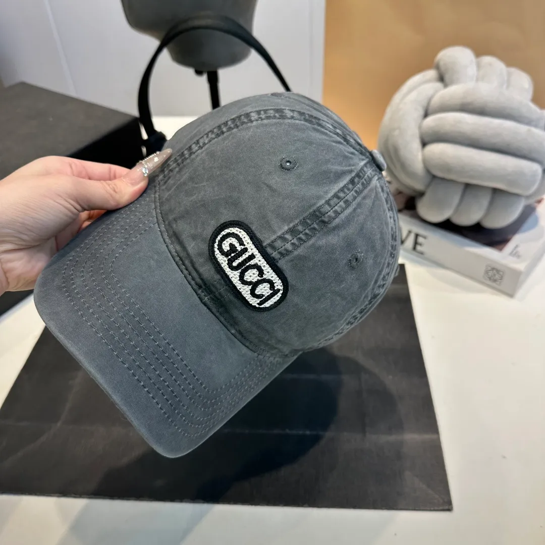 P60 Gucci Baseball Cap GUCCI official website new product, baseball cap, original quality is very popular. The craftsmanship is very exquisite, high-end and classy! Low-key luxury, easy to carry! Running volume!