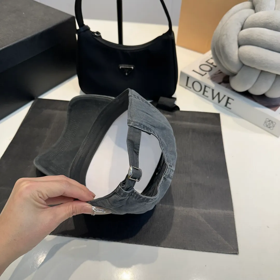 P60 Gucci Baseball Cap GUCCI official website new product, baseball cap, original quality is very popular. The craftsmanship is very exquisite, high-end and classy! Low-key luxury, easy to carry! Running volume!