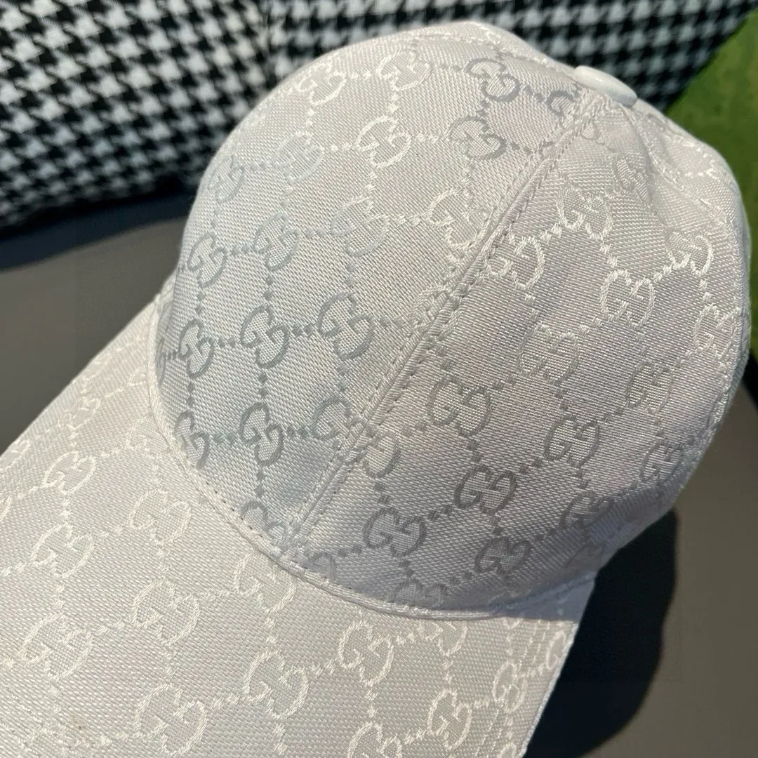 Batch of 900,000-year-old classic models shipped! Gucci (Gucci) classic original baseball cap 😍😍Customized at the 1:1 counter mold, the highest version, original canvas + first-layer cowhide, light and breathable! Photographed in real life, suitable for men and women in all seasons, basic head circumference 56cm, adjustable patches.