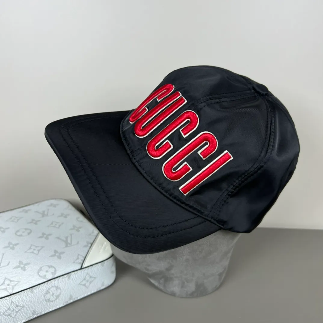 P46💰Gucci Baseball Cap♥️GUCCI🧢Official website new product, baseball cap, original quality, hot arrival 🔥🎩 The craftsmanship is very exquisite, high-end and classy! Low-key luxury, easy to carry! Running volume!