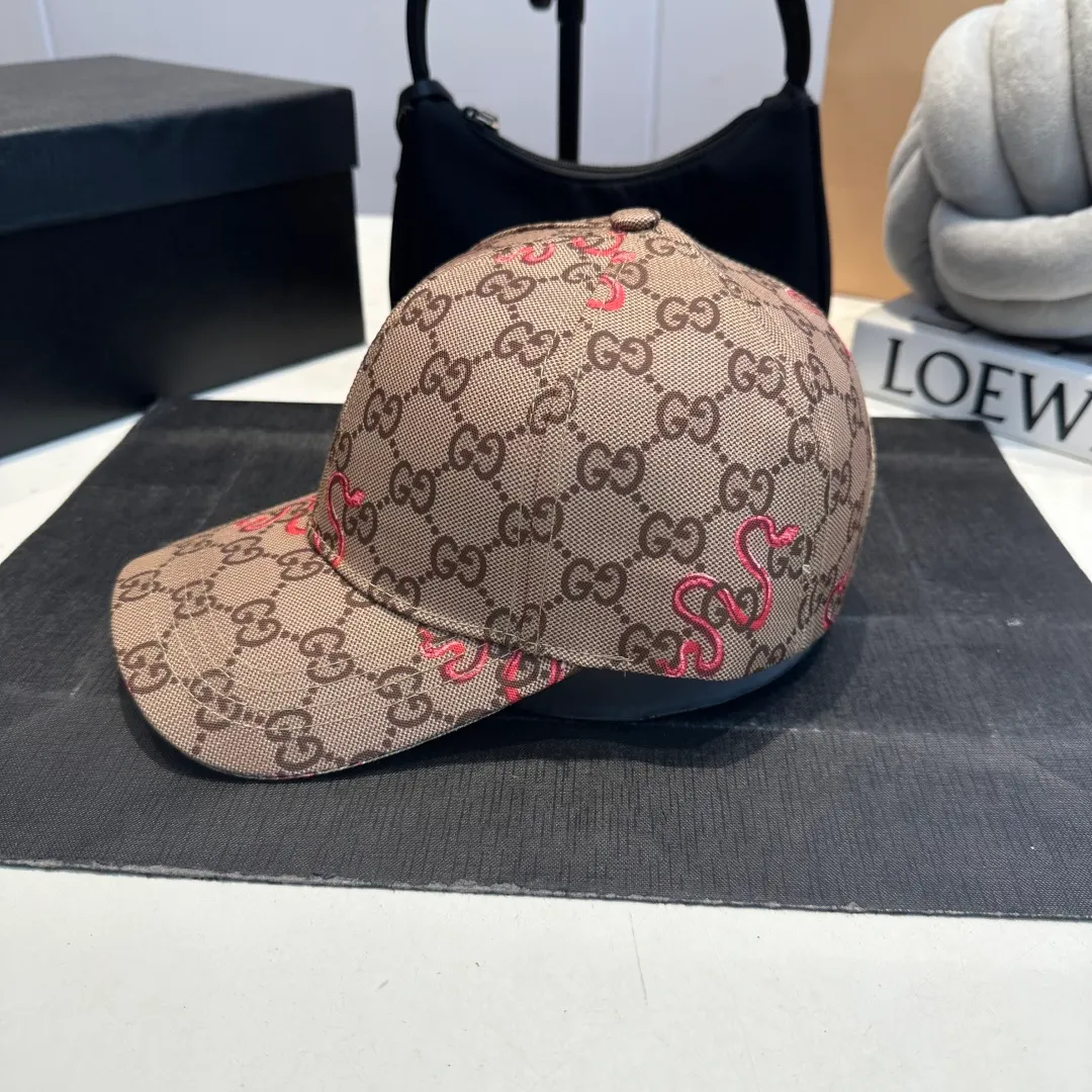 P54 Gucci Baseball Cap GUCCI🧢Official website new product, baseball cap, original quality is very popular. The workmanship is very exquisite, high-end and classy! Low-key luxury, easy to carry! Running volume!