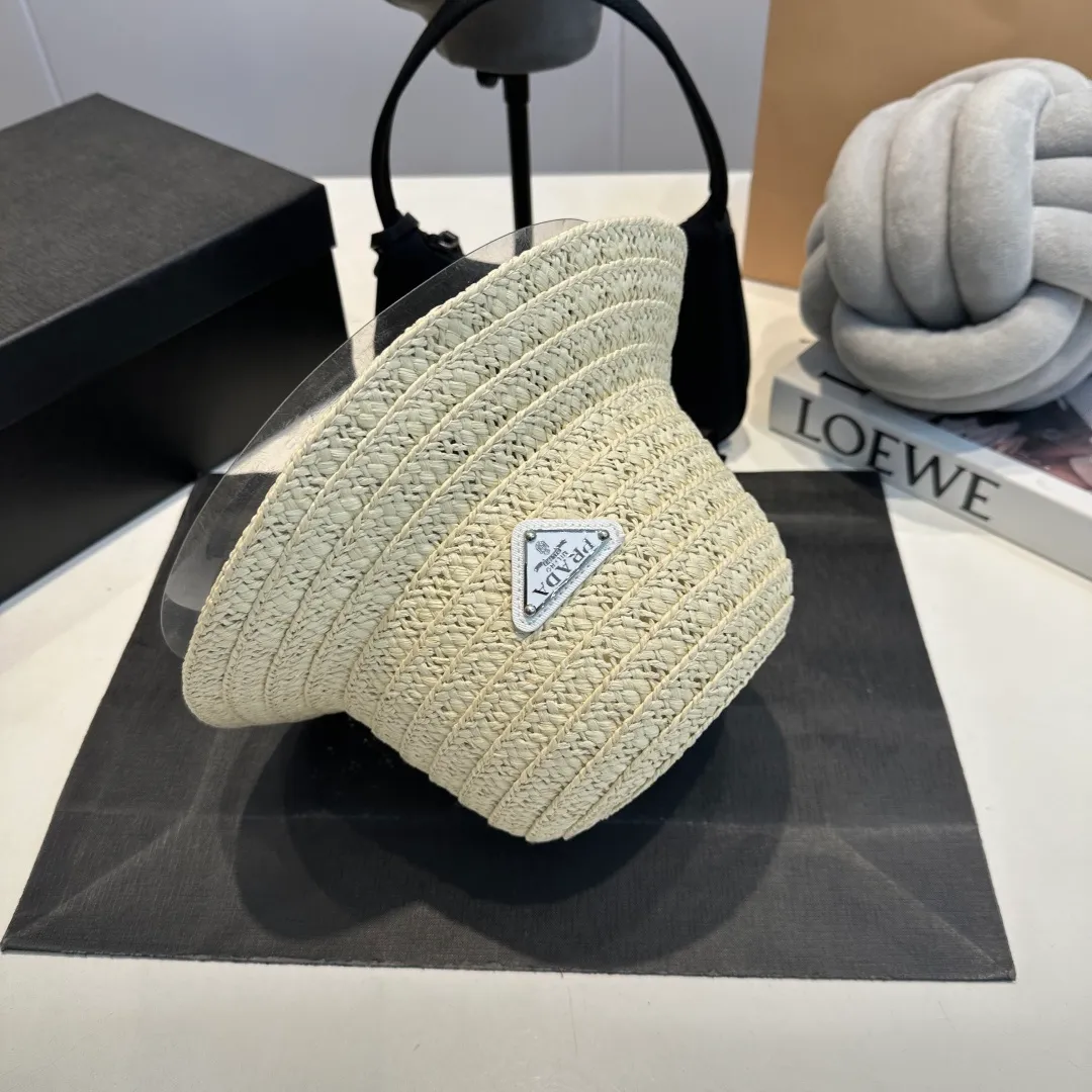 P54 Gucci Baseball Cap GUCCI🧢Official website new product, baseball cap, original quality is very popular. The workmanship is very exquisite, high-end and classy! Low-key luxury, easy to carry! Running volume!