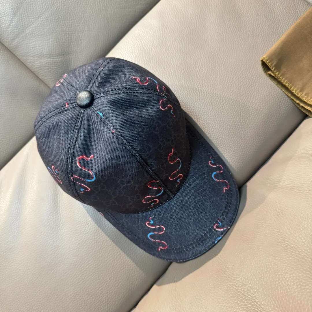 p90., Gucci Gucci’s new original baseball cap, limited edition for the Year of the Snake, crazy snake double G jacquard, 1:1 mold opening and customization at the counter, perfect anti-pattern, original canvas fabric, light and breathable! Basic head circumference 56cm, adjustable.