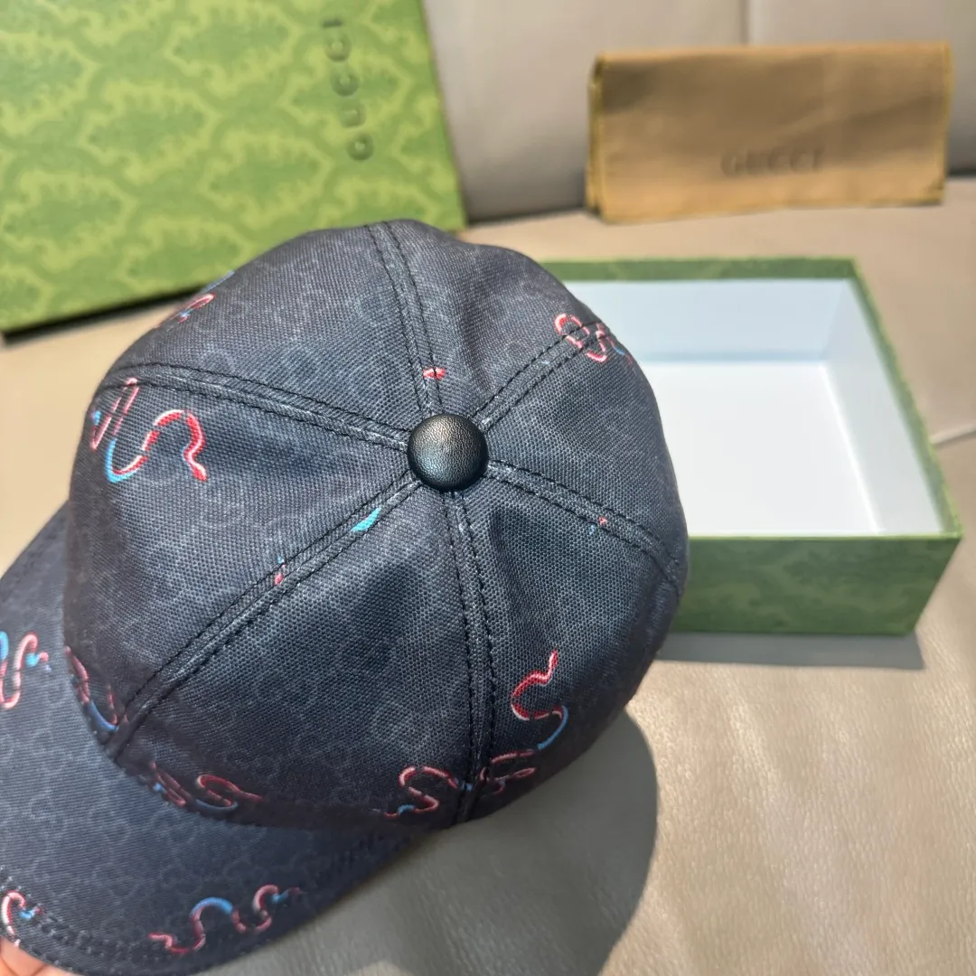 p90., Gucci Gucci’s new original baseball cap, limited edition for the Year of the Snake, crazy snake double G jacquard, 1:1 mold opening and customization at the counter, perfect anti-pattern, original canvas fabric, light and breathable! Basic head circumference 56cm, adjustable.