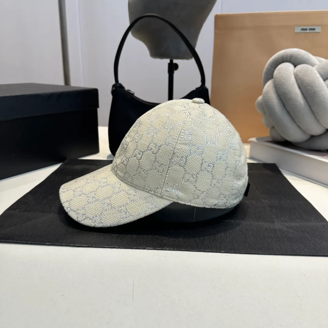 P70 Gucci baseball cap♥️GUCCI🧢New product from the official website, baseball cap, original quality, very popular 🔥🎩 The craftsmanship is very exquisite, high-end and classy! Low-key luxury, easy to carry! Running volume!