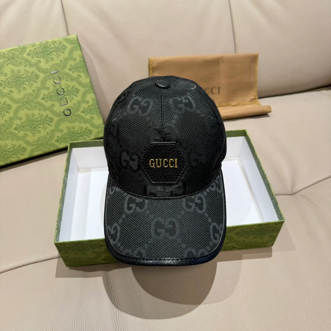 P90, Gucci (Gucci) new original baseball cap, Gucci hot stamping, the latest model at the counter, 1:1 custom mold opening, genuine mold opening, original canvas fabric + first layer of cowhide, original quality! The quality is great, the basic head circumference is 56cm, and the patch is adjustable.