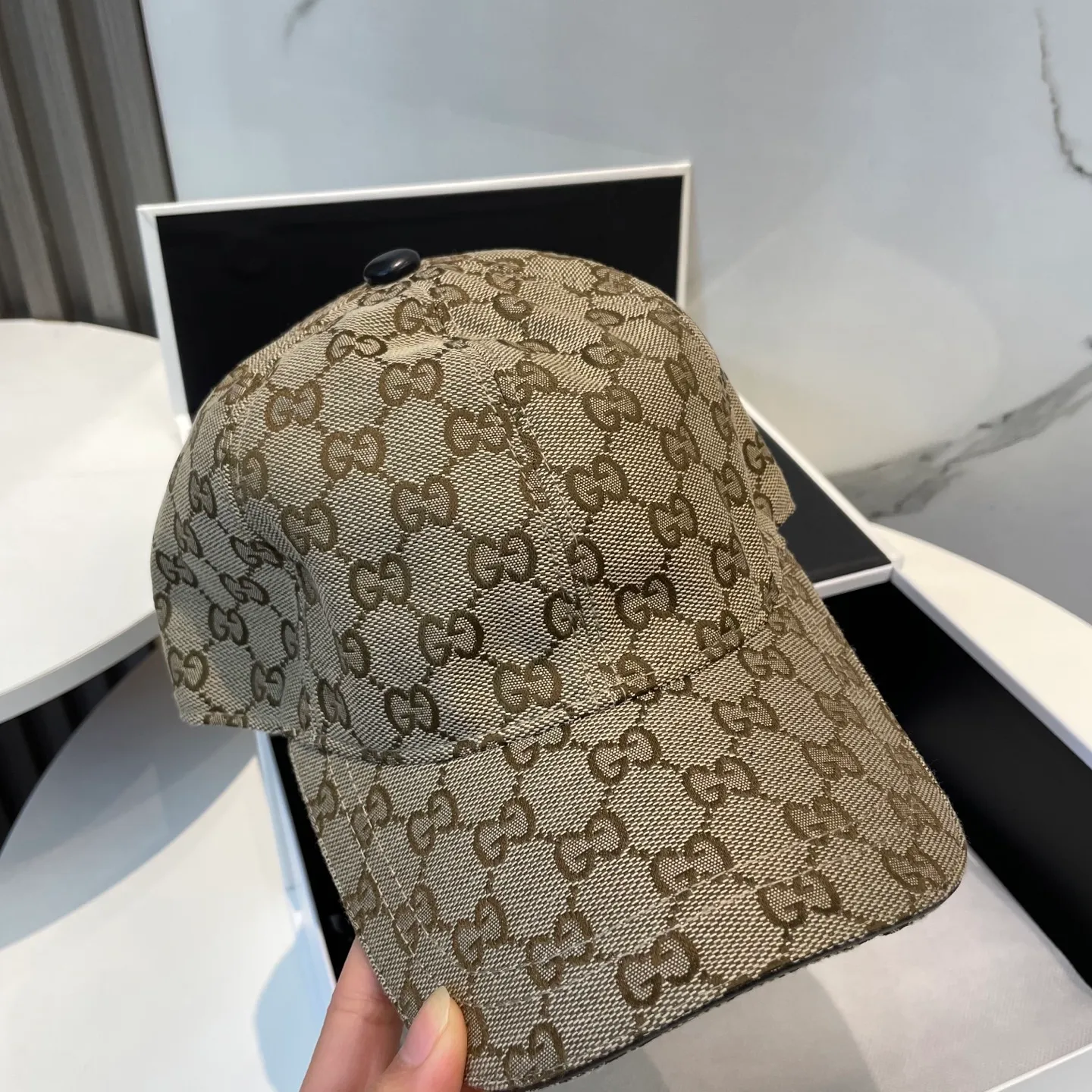 P60 Gucci (Gucci) classic original baseball cap😍Customized with 1:1 mold opening at the counter, the highest version, the original canvas is light and breathable! Photographed in real life, suitable for men and women in all seasons, basic head circumference 56cm, adjustable patches.