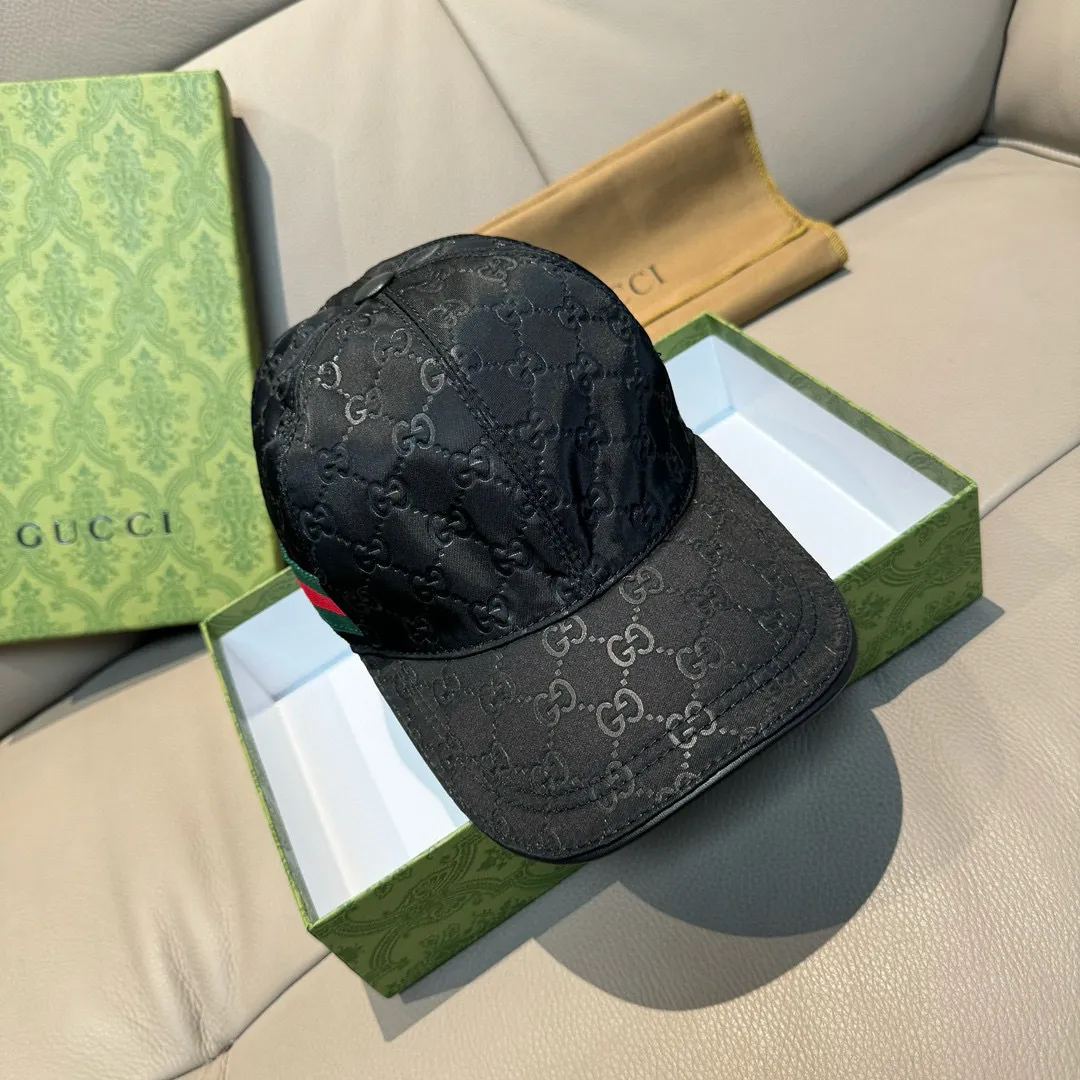 p900000 classic model!   , Gucci (Gucci) classic original baseball cap 😍😍 1:1 mold customization at the counter, the highest version, original satin fabric + first layer of cowhide, light and breathable! Photographed in real life, suitable for men and women in all seasons, basic head circumference 56cm, adjustable patches.