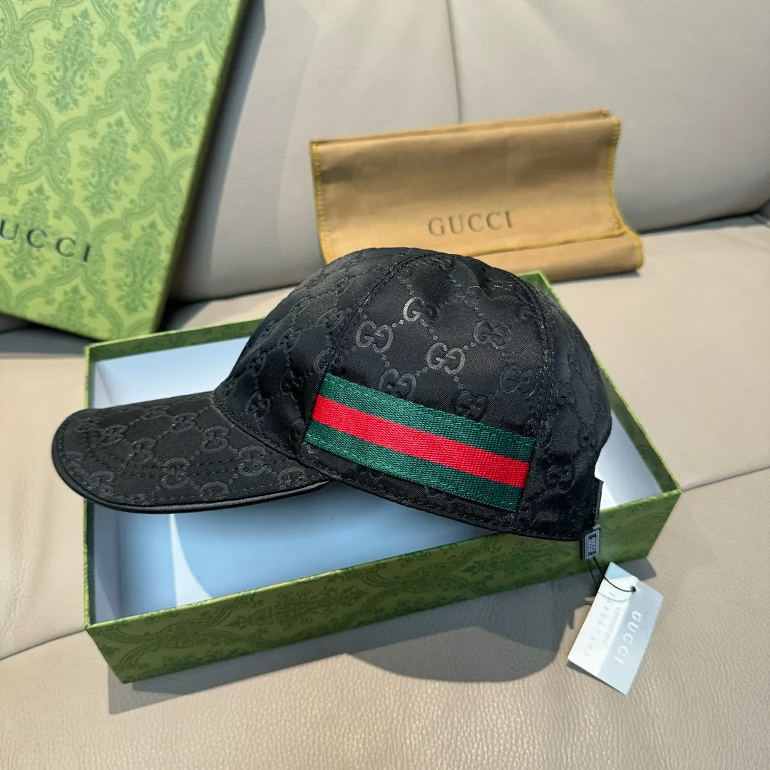 p900000 classic model!   , Gucci (Gucci) classic original baseball cap 😍😍 1:1 mold customization at the counter, the highest version, original satin fabric + first layer of cowhide, light and breathable! Photographed in real life, suitable for men and women in all seasons, basic head circumference 56cm, adjustable patches.