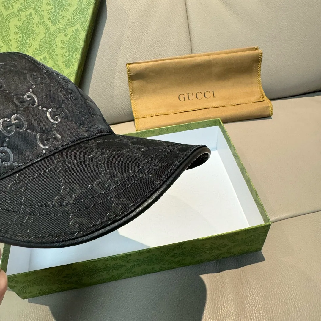 p900000 classic model!   , Gucci (Gucci) classic original baseball cap 😍😍 1:1 mold customization at the counter, the highest version, original satin fabric + first layer of cowhide, light and breathable! Photographed in real life, suitable for men and women in all seasons, basic head circumference 56cm, adjustable patches.