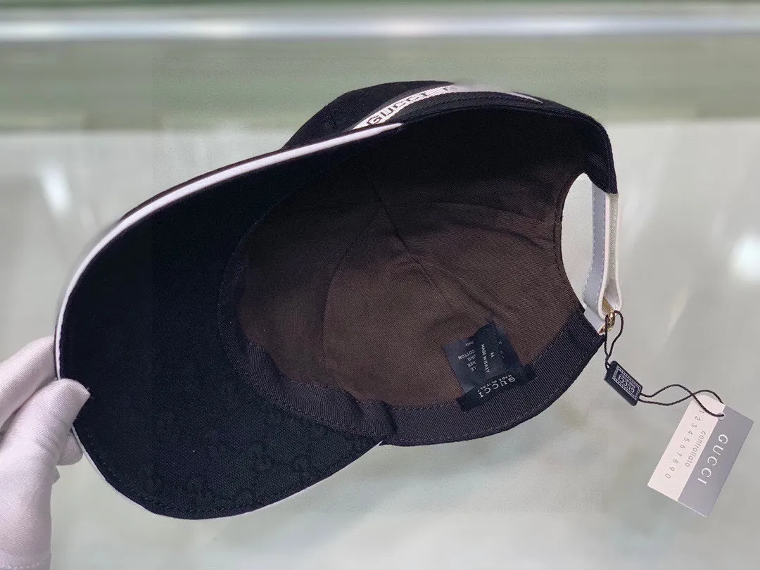 🉐120 Gucci (Gucci) classic original baseball cap, logo webbing, 1:1 mold customization, original canvas fabric + first-layer cowhide, popular purchasing agent, versatile style for men and women, great quality! The basic head circumference is 56cm, and the patch is adjustable.