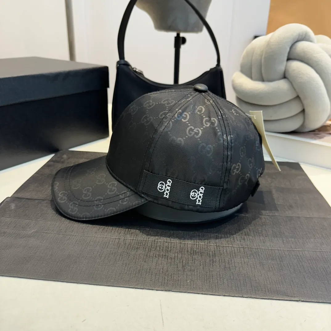 p60 Gucci Baseball Cap GUCCI🧢New product from the official website, baseball cap, original quality, hot arrival 🔥High-end and classy! Low-key luxury, easy to carry!