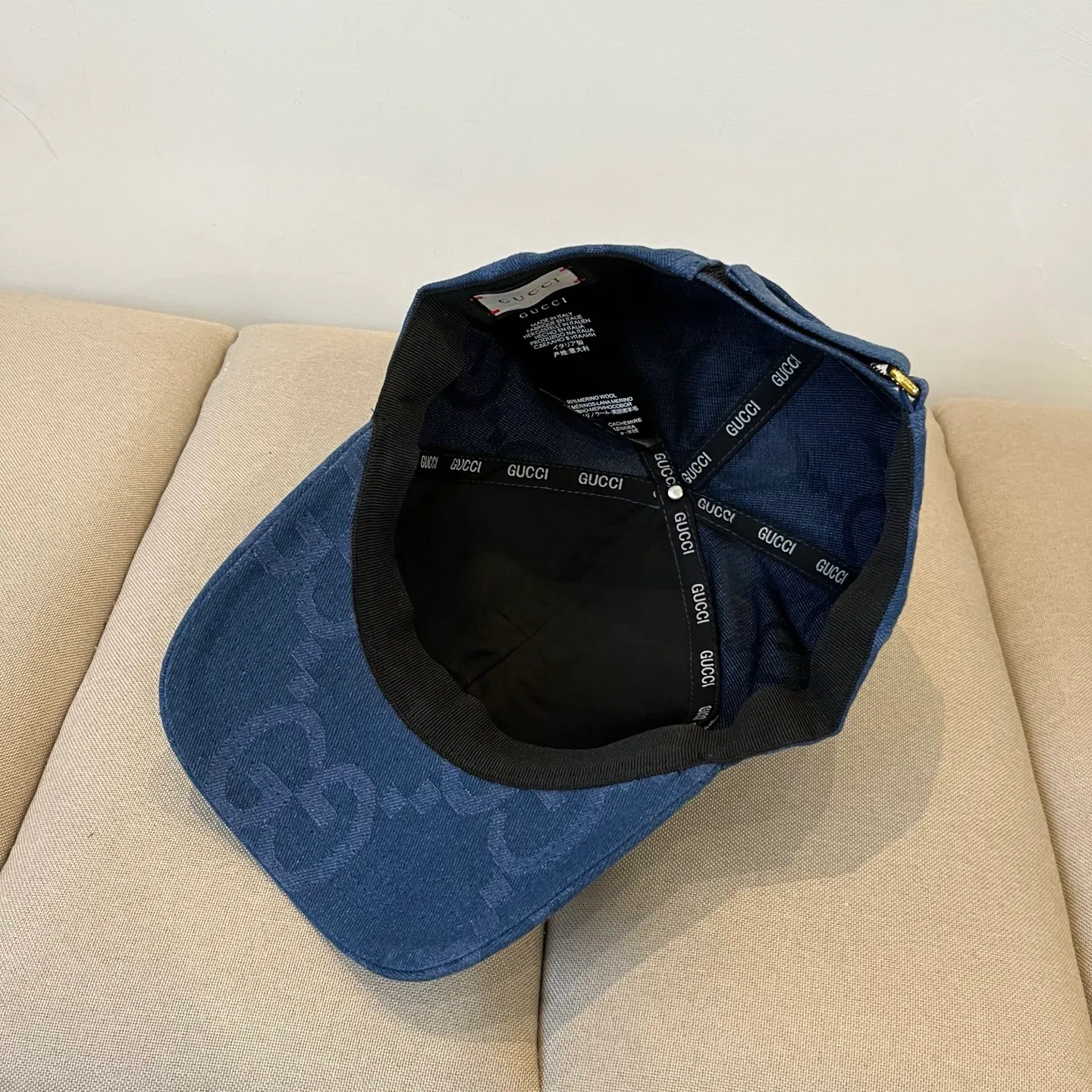P56 Gucci Baseball Cap♥️GUCCI🧢New product from the official website, baseball cap, original quality, hot arrival 🔥🎩 The craftsmanship is very exquisite, high-end and classy! Low-key luxury, easy to carry! Running volume!