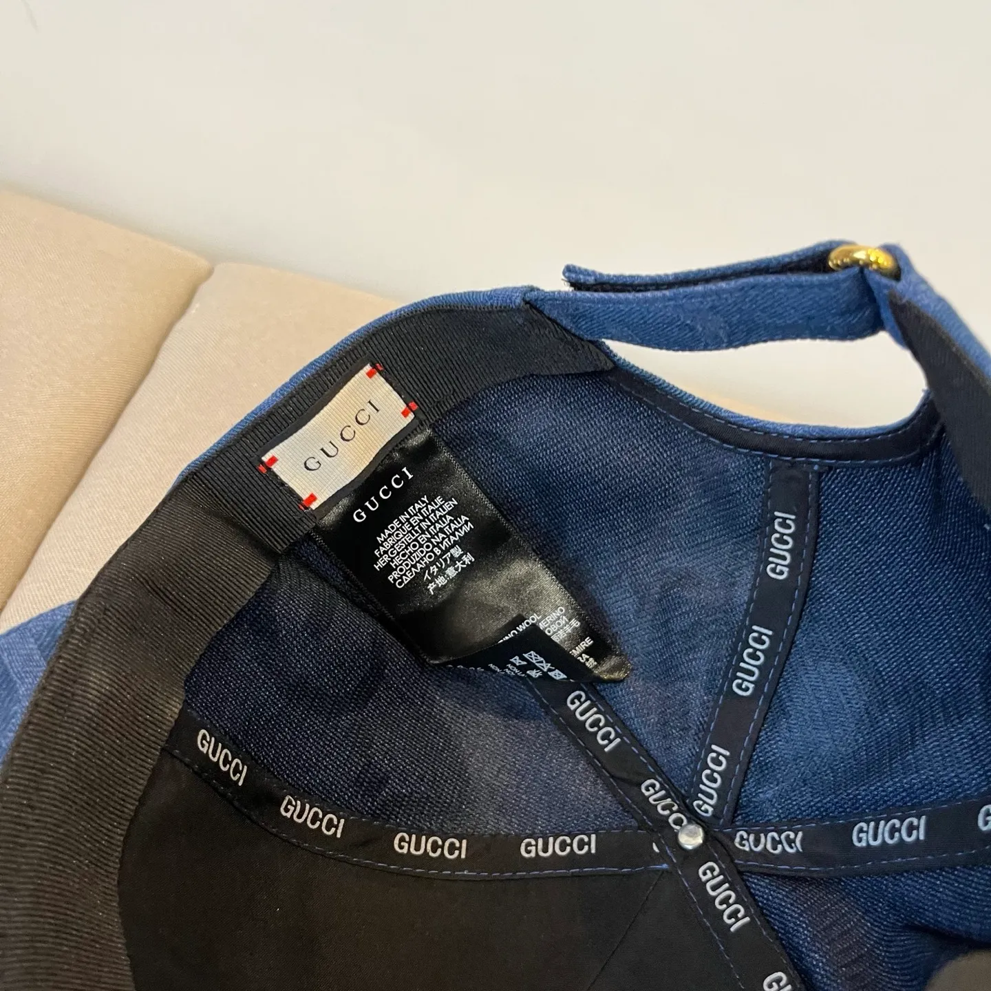 P56 Gucci Baseball Cap♥️GUCCI🧢New product from the official website, baseball cap, original quality, hot arrival 🔥🎩 The craftsmanship is very exquisite, high-end and classy! Low-key luxury, easy to carry! Running volume!