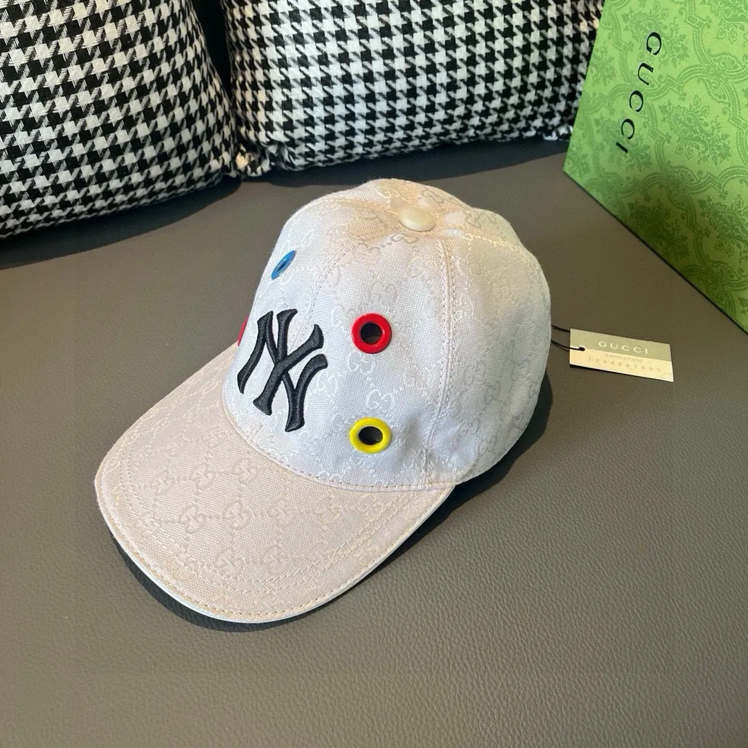 Batch 90 NY&Gucci (Gucci) cooperation baseball cap, the latest model in the counter, NY embroidery, 1:1 mold customization, original breathable sail fabric + first layer of cowhide, perfect details, original quality, exclusive physical shooting, suitable for men and women.  , 3 colors are in stock at the counter!