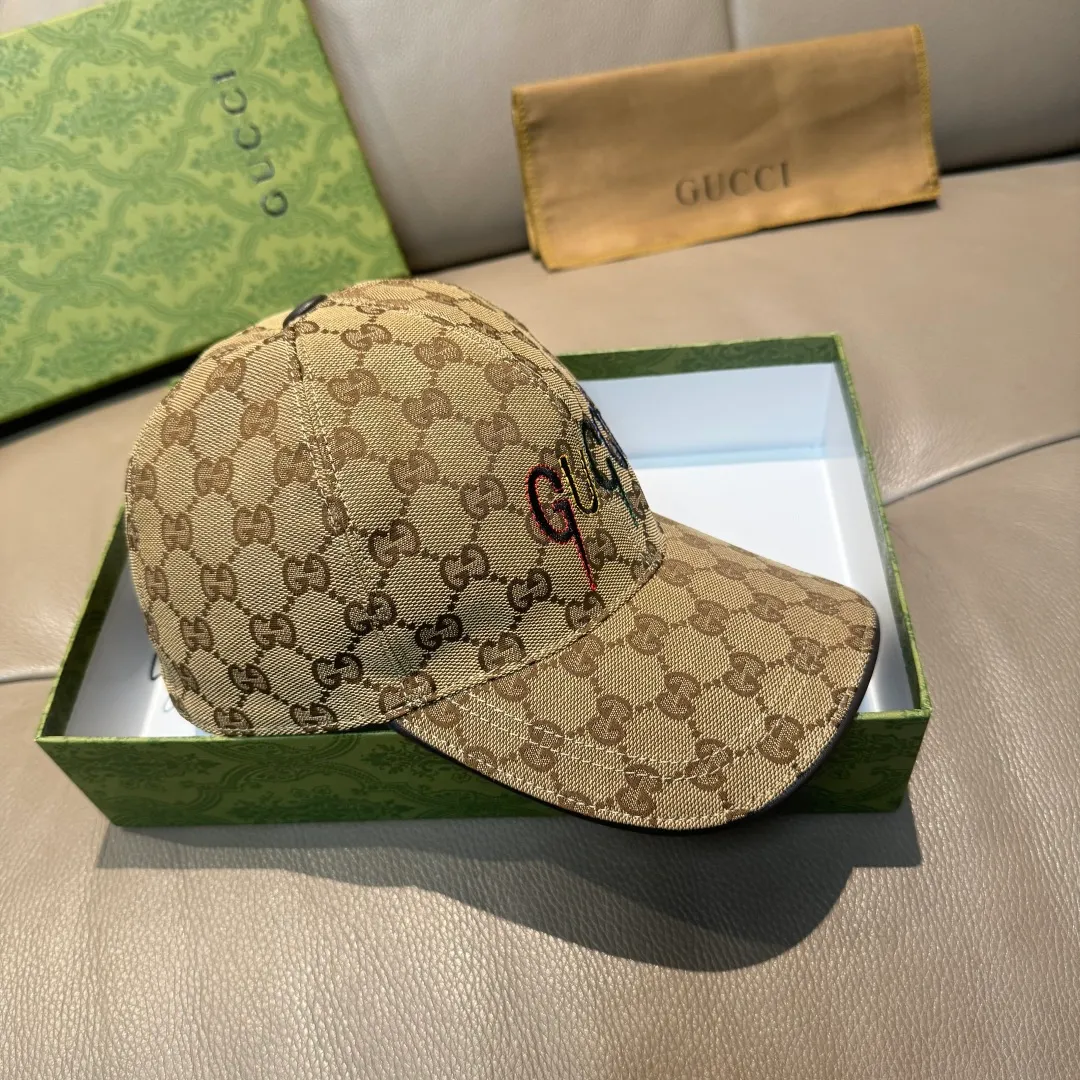 P90, Gucci's new original baseball cap, artistic word embroidery, 1:1 mold customization, heavy embroidery, details comparable to those at counters, original canvas fabric + first-layer cowhide, pure cotton lining, great quality! The first choice for handsome men and beautiful women, fashionable and versatile. Basic head circumference 56, adjustable patch