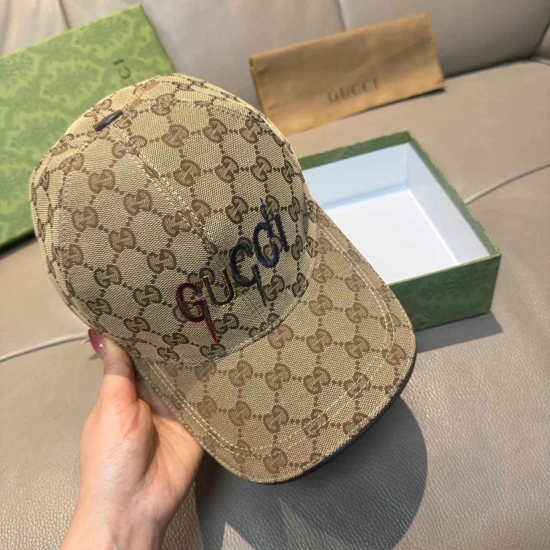 P90, Gucci's new original baseball cap, artistic word embroidery, 1:1 mold customization, heavy embroidery, details comparable to those at counters, original canvas fabric + first-layer cowhide, pure cotton lining, great quality! The first choice for handsome men and beautiful women, fashionable and versatile. Basic head circumference 56, adjustable patch