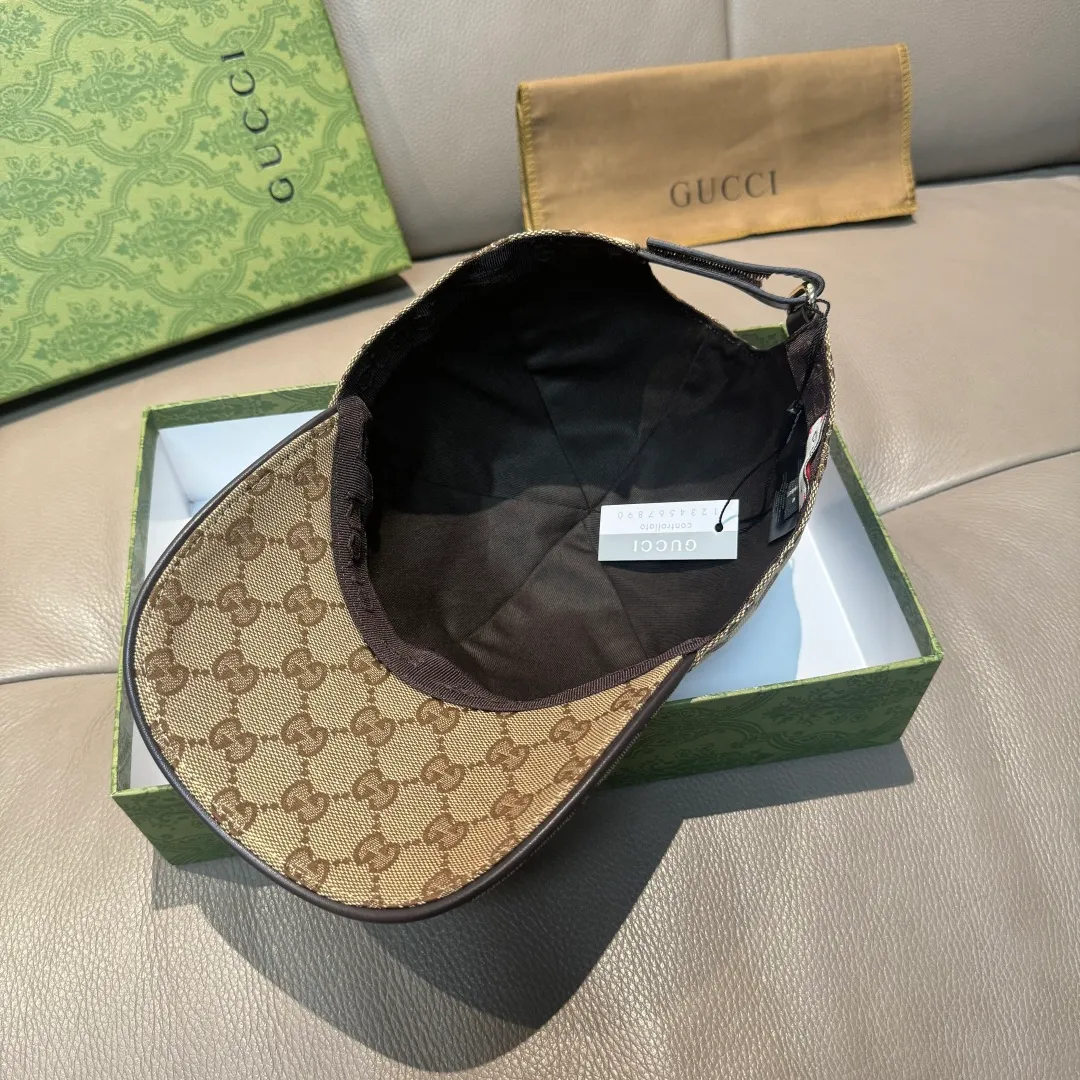P90, Gucci's new original baseball cap, artistic word embroidery, 1:1 mold customization, heavy embroidery, details comparable to those at counters, original canvas fabric + first-layer cowhide, pure cotton lining, great quality! The first choice for handsome men and beautiful women, fashionable and versatile. Basic head circumference 56, adjustable patch