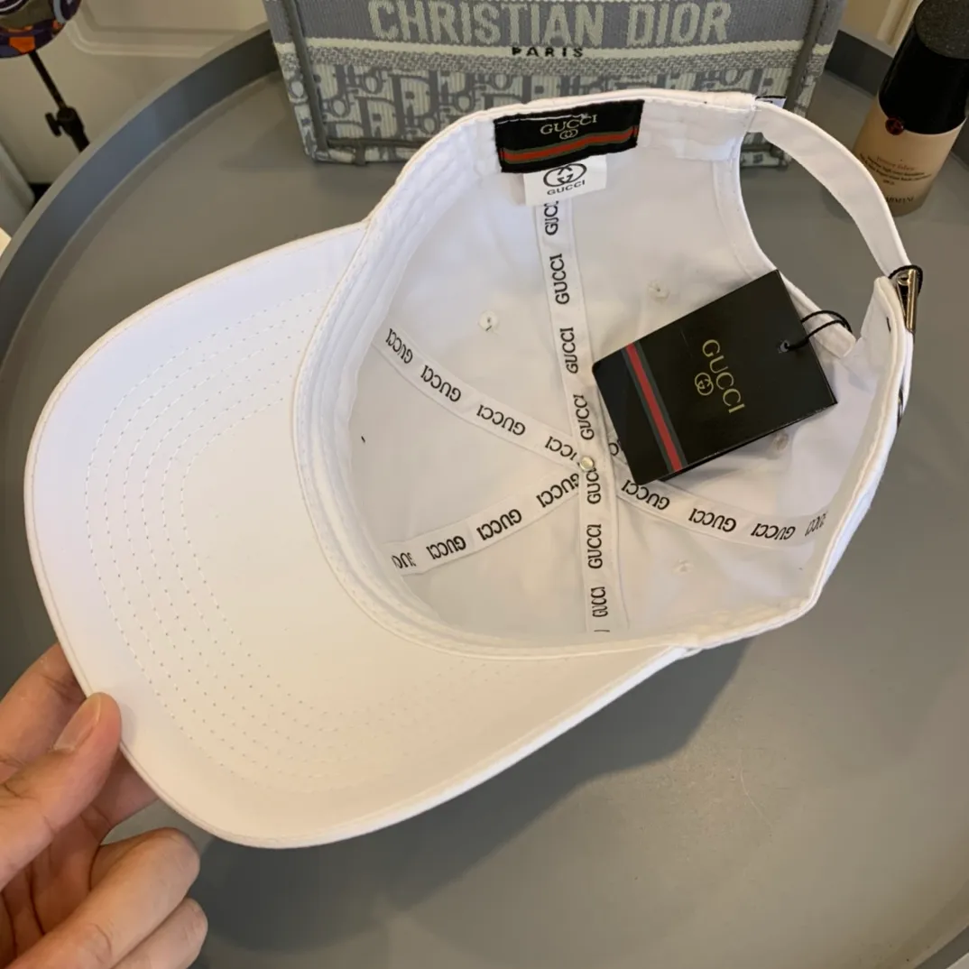p60 Gucci Baseball Cap♥️GUCCI Baseball Cap🧢Official website new product Gucci Baseball Cap, original quality is very popular 🔥🎩 The craftsmanship is very exquisite, high-end and classy! Low-key luxury, easy to carry! Excellent quality👍Fashionable and versatile