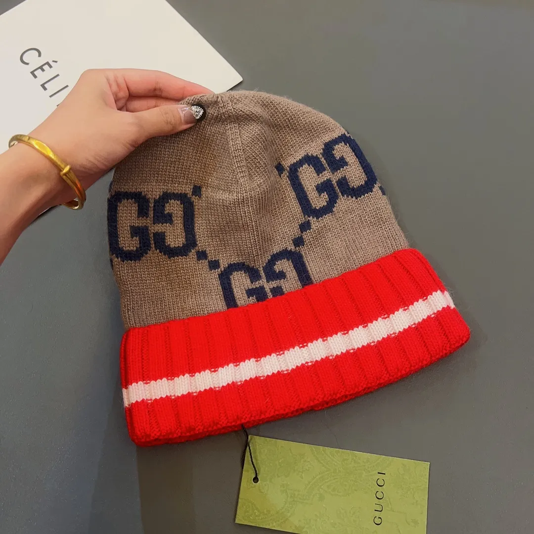 Special batch of 90 Gucci-new towel knitted woolen hat. The hot-selling knitted hat at the counter, super beautiful gg letters. Highly elastic knitted fabric, babies of any head shape can wear it with their eyes closed.