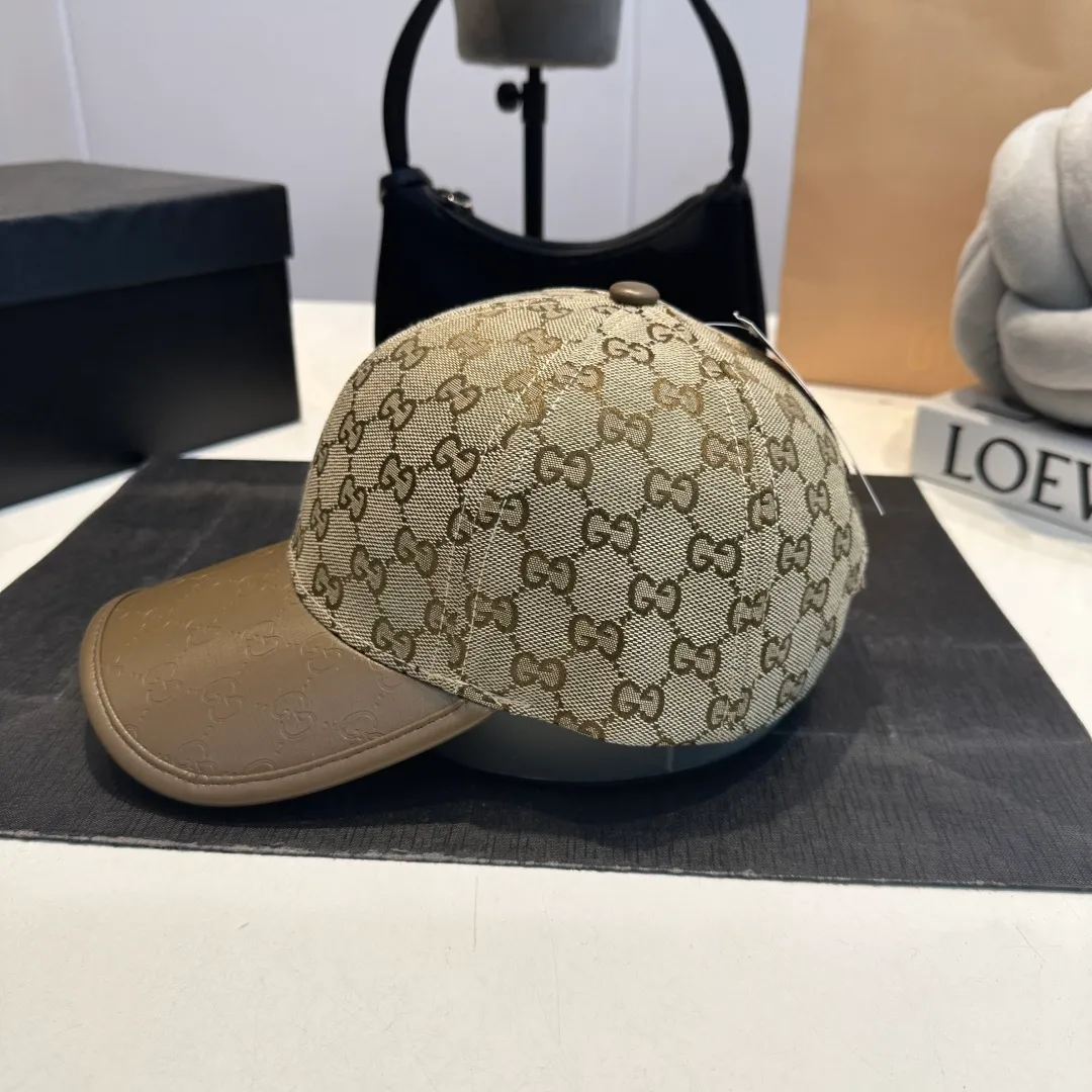 P56 Gucci Baseball Cap♥️GUCCI🧢New product from the official website, baseball cap, original quality, hot arrival 🔥🎩 The craftsmanship is very exquisite, high-end and classy! Low-key luxury, easy to carry! Running volume!