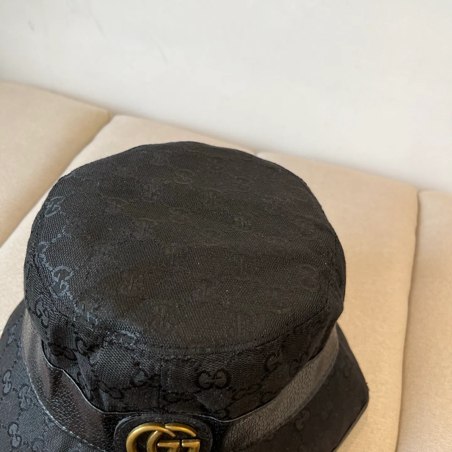 P70 Gucci bucket hat♥️GUCCI🧢New product from the official website, baseball cap, original quality, very popular 🔥🎩 The craftsmanship is very exquisite, high-end and classy! Low-key luxury, easy to carry! Running volume!