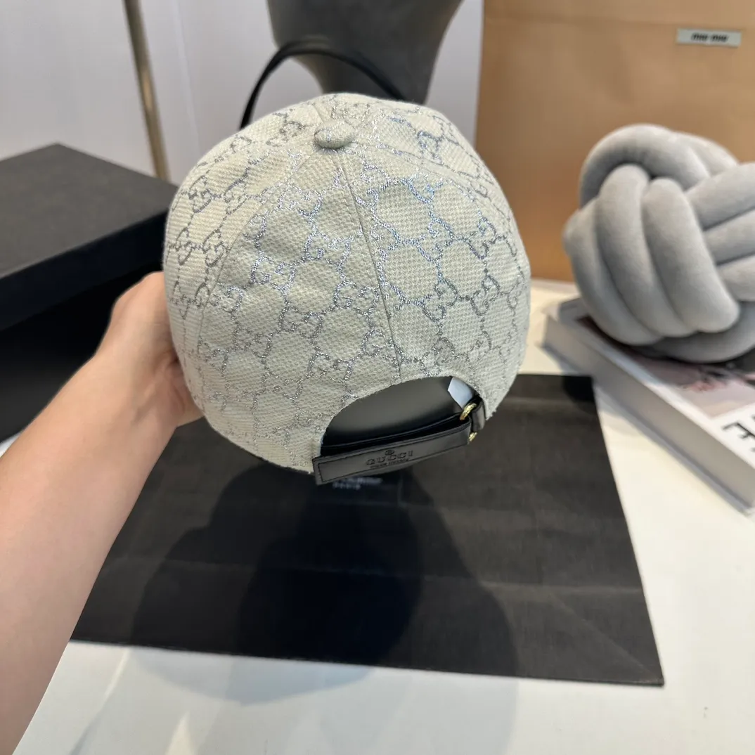 P70 Gucci baseball cap♥️GUCCI🧢New product from the official website, baseball cap, original quality, very popular 🔥🎩 The craftsmanship is very exquisite, high-end and classy! Low-key luxury, easy to carry! Running volume!