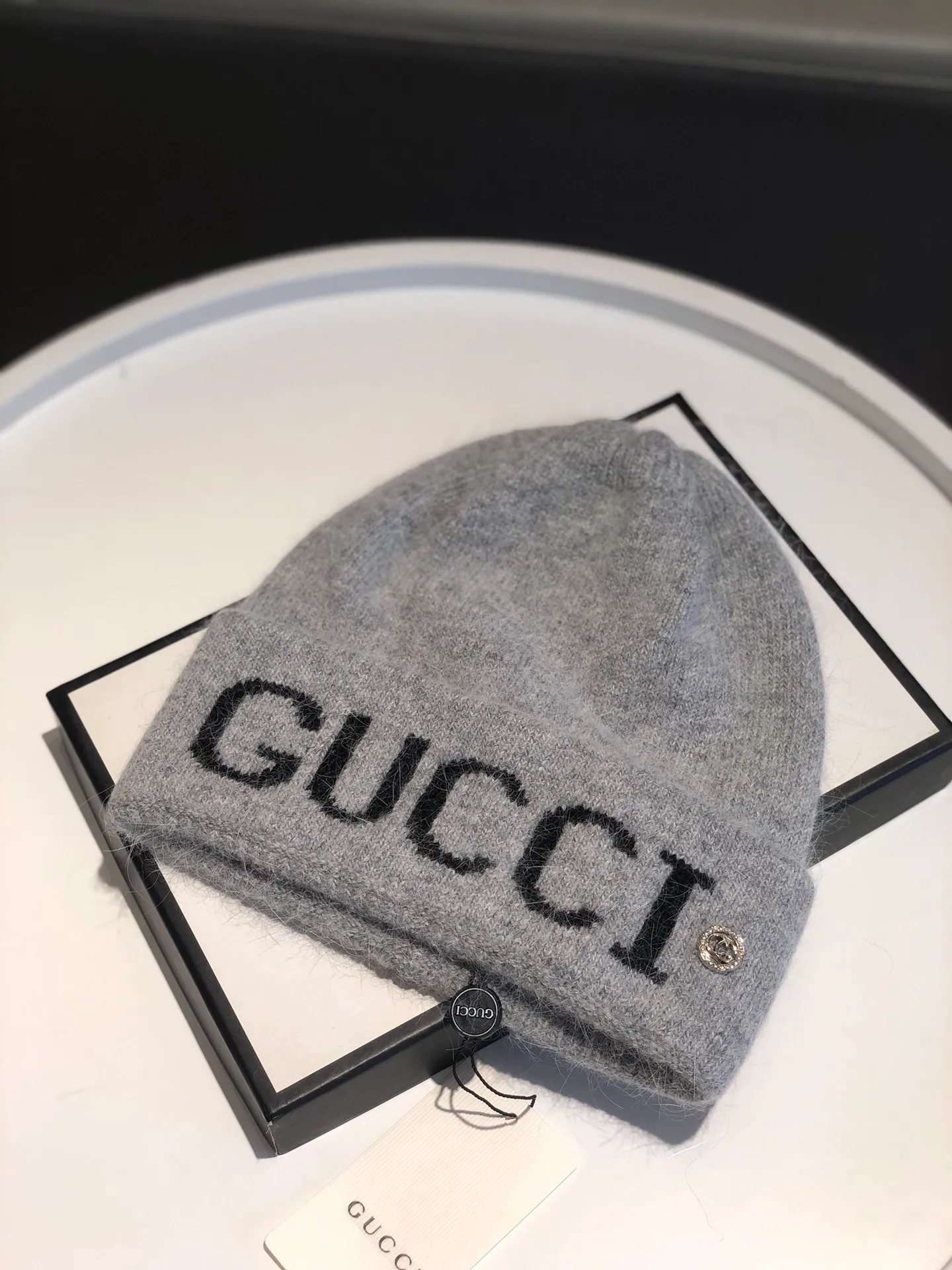Special batch 🉐150💰 Gucci woolen hat, cute and cute‼ Warm and comfortable, the quality is super good, thin thread material, very age-reducing‼