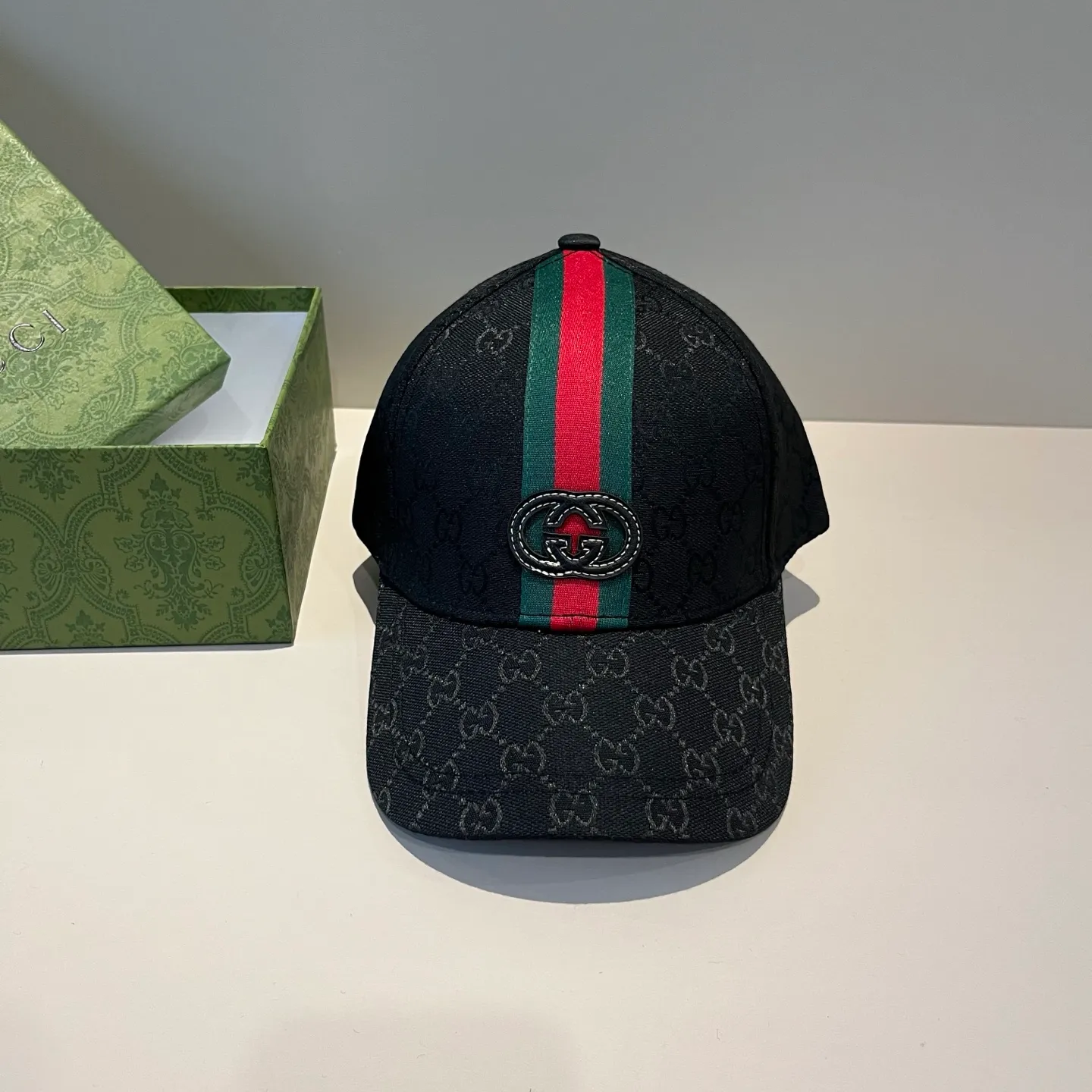 P60 Gucci Baseball Cap♥️GUCCI🧢New product from the official website, baseball cap, original quality, very popular 🔥🎩 The craftsmanship is very exquisite, high-end and classy! Low-key luxury, easy to carry! Running volume!