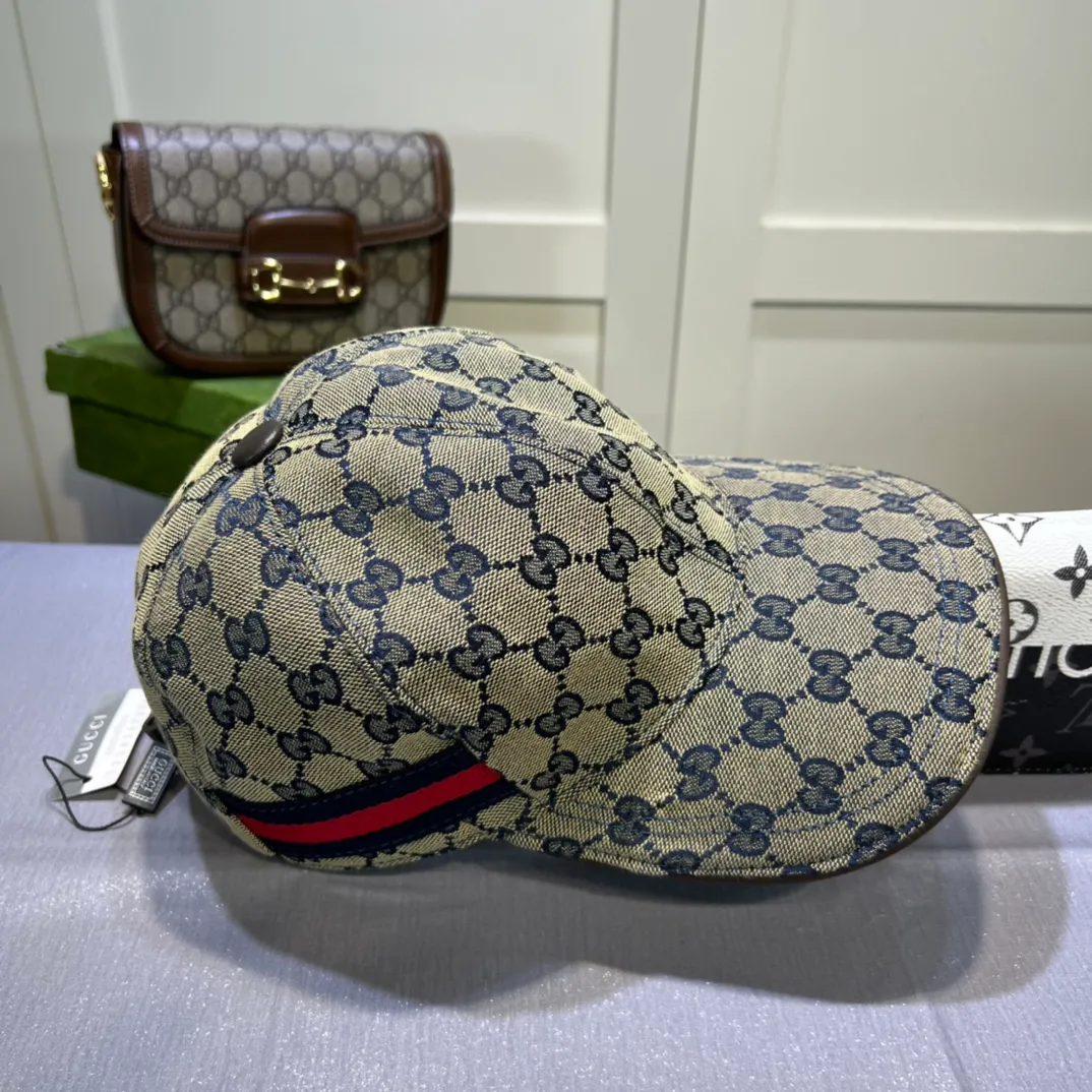 p90💰10,000-year-old classic model is shipped! Gucci (Gucci) classic original baseball cap 😍😍Customized at the 1:1 counter mold, the highest version, original canvas + first layer of cowhide, pure cotton lining, light and breathable! Photographed in real life, suitable for men and women in all seasons, basic head circumference 56cm, adjustable patches.