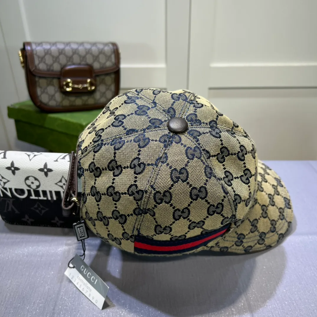 p90💰10,000-year-old classic model is shipped! Gucci (Gucci) classic original baseball cap 😍😍Customized at the 1:1 counter mold, the highest version, original canvas + first layer of cowhide, pure cotton lining, light and breathable! Photographed in real life, suitable for men and women in all seasons, basic head circumference 56cm, adjustable patches.