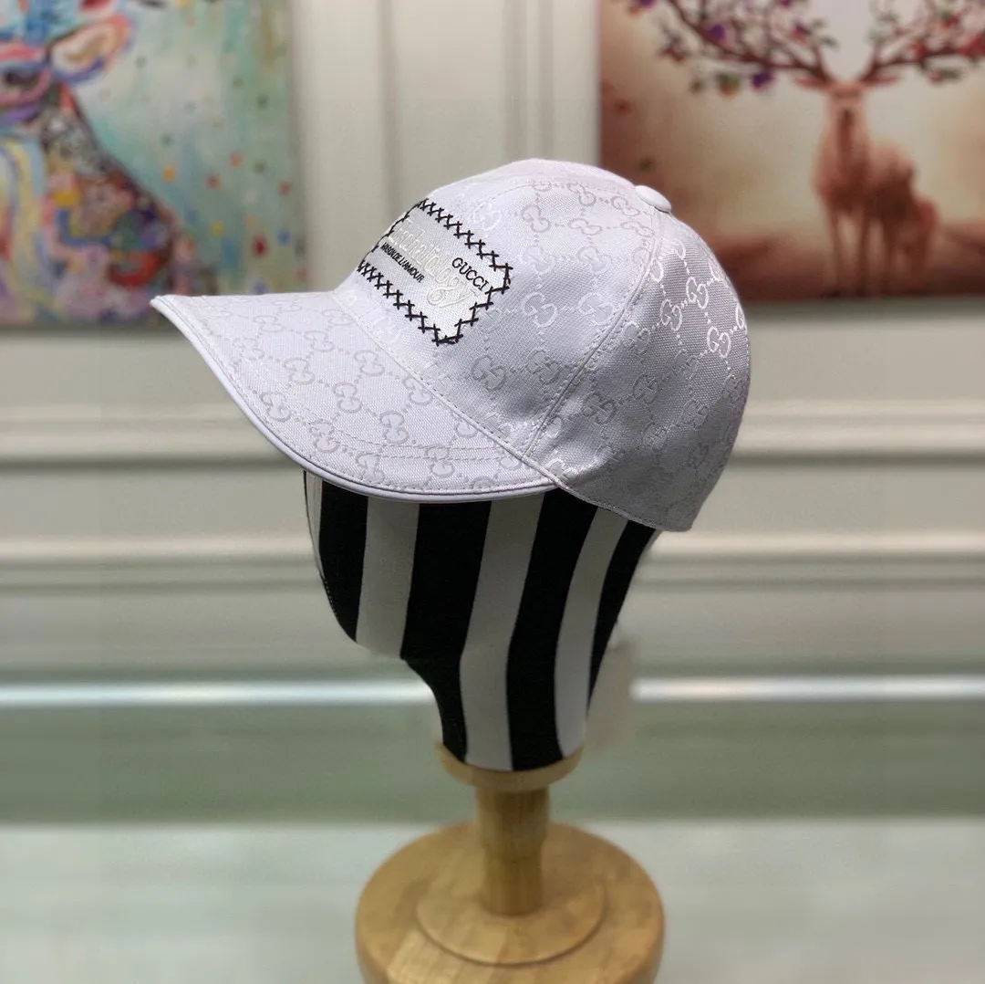 🉐130 new models shipped Gucci (Gucci) new original baseball cap, heavy embroidery, 1:1 mold customization, details comparable to counters, original canvas + first-layer cowhide, pure cotton lining, great quality! The first choice for handsome men and beautiful women, fashionable and versatile. Basic head circumference 56, adjustable patch