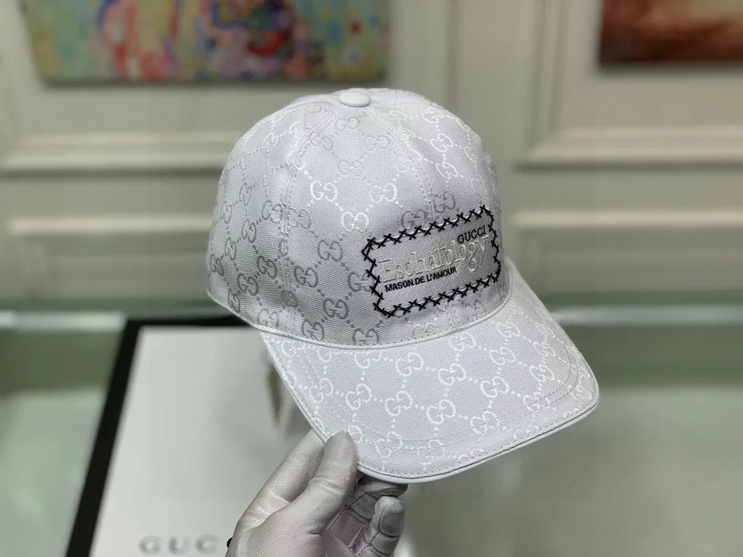 🉐130 new models shipped Gucci (Gucci) new original baseball cap, heavy embroidery, 1:1 mold customization, details comparable to counters, original canvas + first-layer cowhide, pure cotton lining, great quality! The first choice for handsome men and beautiful women, fashionable and versatile. Basic head circumference 56, adjustable patch