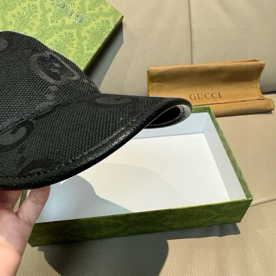 p90., Gucci Gucci's new original baseball cap, large double G, 1:1 mold opening and customization at the counter, original canvas fabric + first-layer cowhide, light and breathable! The basic head circumference is 56cm, and the patch is adjustable.