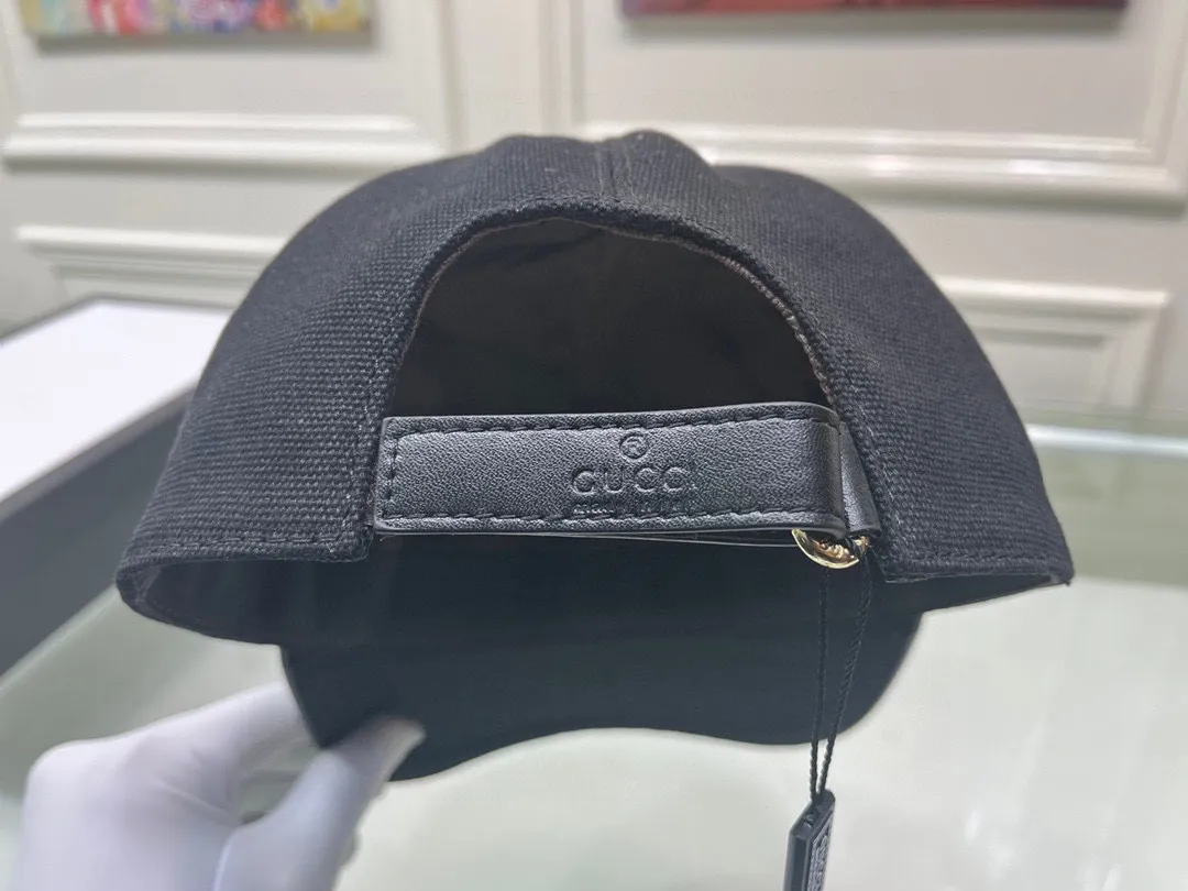 🉐90, Gucci (Gucci) new spring and summer baseball cap, Gucci little mouse, 1:1 mold customization, heavy embroidery, details comparable to counters, original canvas + first-layer cowhide, excellent quality! The first choice for handsome men and beautiful women, fashionable and versatile. The basic head circumference is 56cm, the patch is adjustable, and the original version is shipped from the counter in two colors.