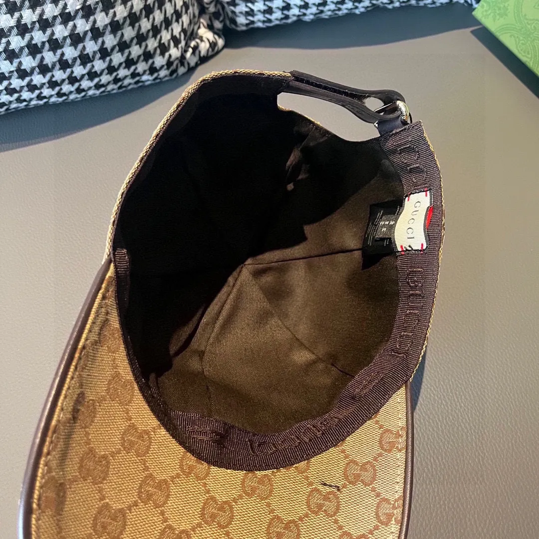 🉐️90 Comes with box bag, Gucci's new original baseball cap, tiger head embroidery, 1:1 mold customization, heavy embroidery, details comparable to those at the counter, original canvas fabric + first layer cowhide, great quality! The first choice for handsome men and beautiful women, fashionable and versatile. The basic head circumference is 56cm, and the patch is adjustable.