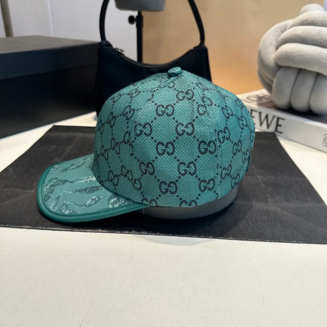 P56 Gucci Baseball Cap♥️GUCCI🧢New product from the official website, baseball cap, original quality, hot arrival 🔥🎩 The craftsmanship is very exquisite, high-end and classy! Low-key luxury, easy to carry! Running volume!