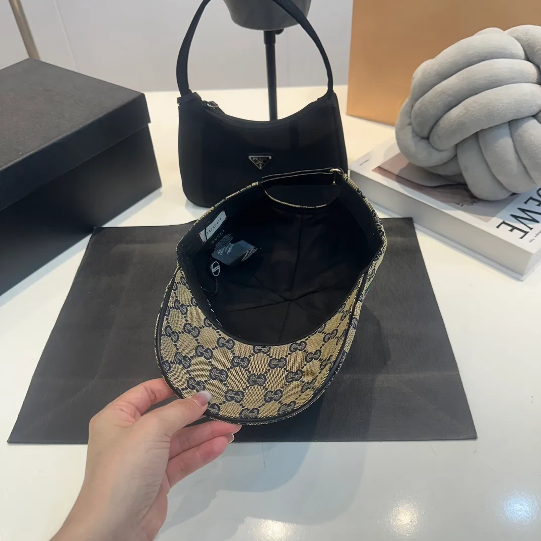 P54 GUCCI Gucci baseball cap👒 The workmanship is very exquisite, high-end and classy! Low-key luxury, easy to carry!